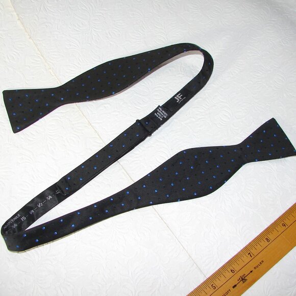J. Ferrar Adjustable BOWTIE Bow Tie, Black & Blue Polka Dots on Black NWOT - Picture 2 of 8